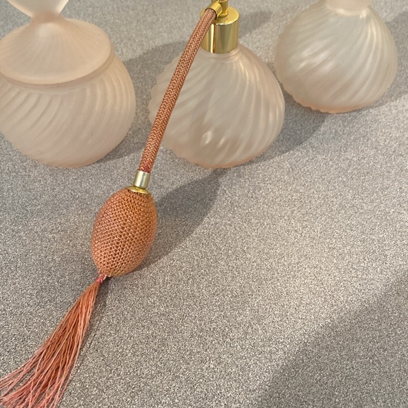 Vintage Perfume vanity bottles. - Picture 7 of 7